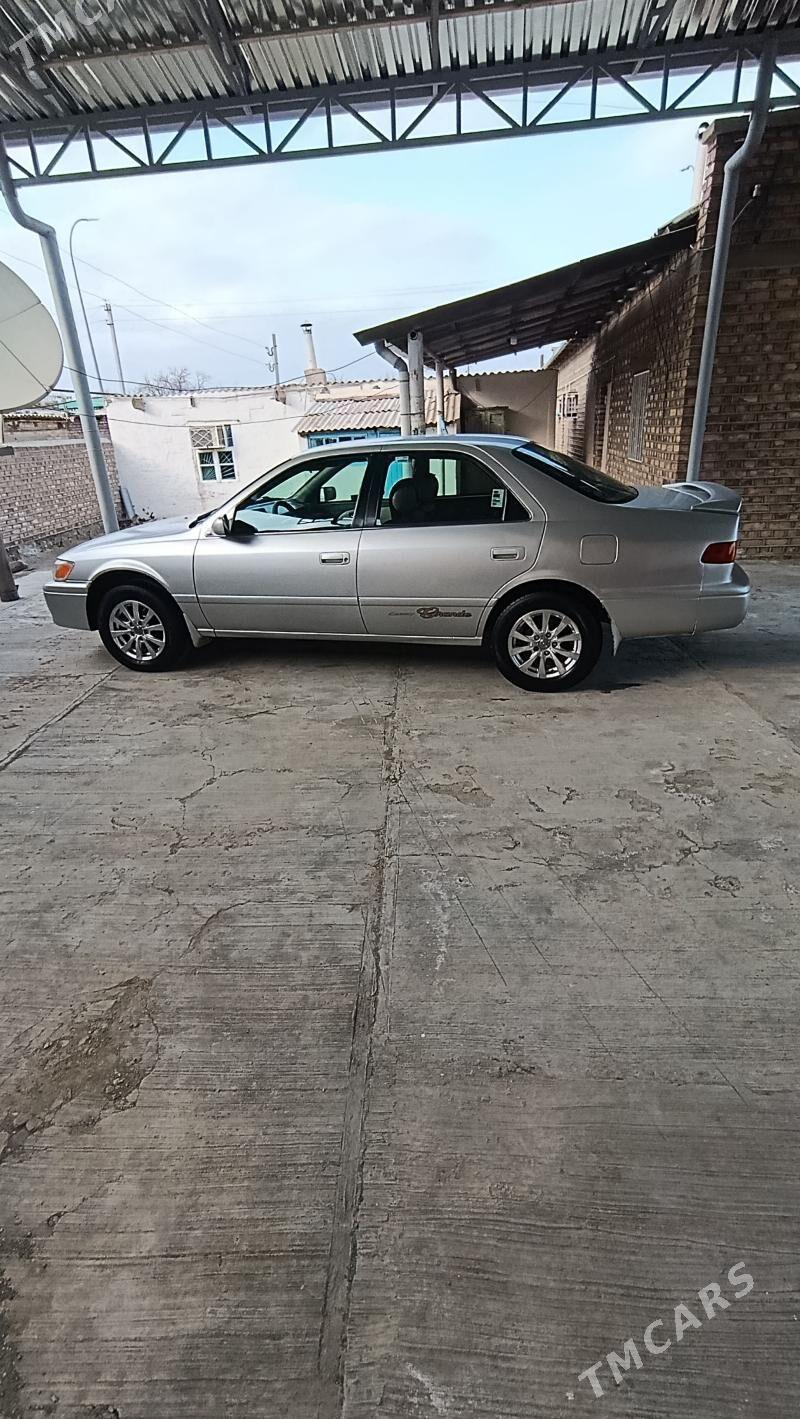 Toyota Camry 2000 - 147 000 TMT - Берекет - img 1