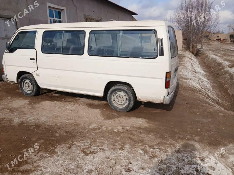Nissan Urvan 1992 - 40 000 TMT - Şabat etr. - img 1