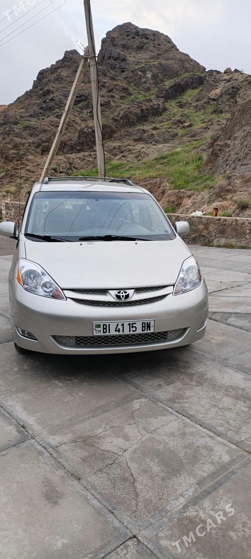 Toyota Sienna 2008 - 300 000 TMT - Туркменбаши - img 1