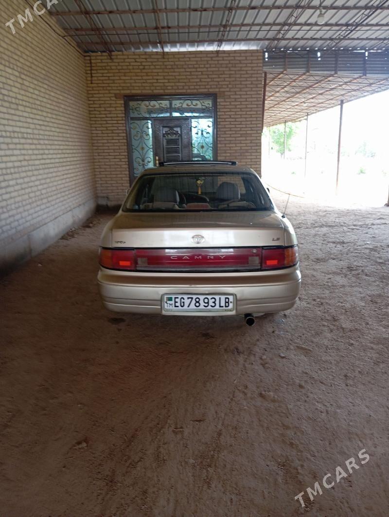 Toyota Camry 1994 - 70 000 TMT - Саят - img 1
