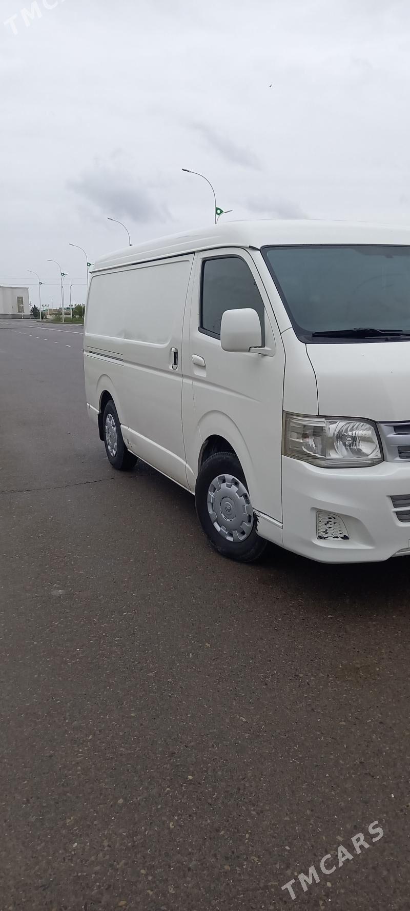 Toyota Hiace 2011 - 289 000 TMT - Halaç - img 1