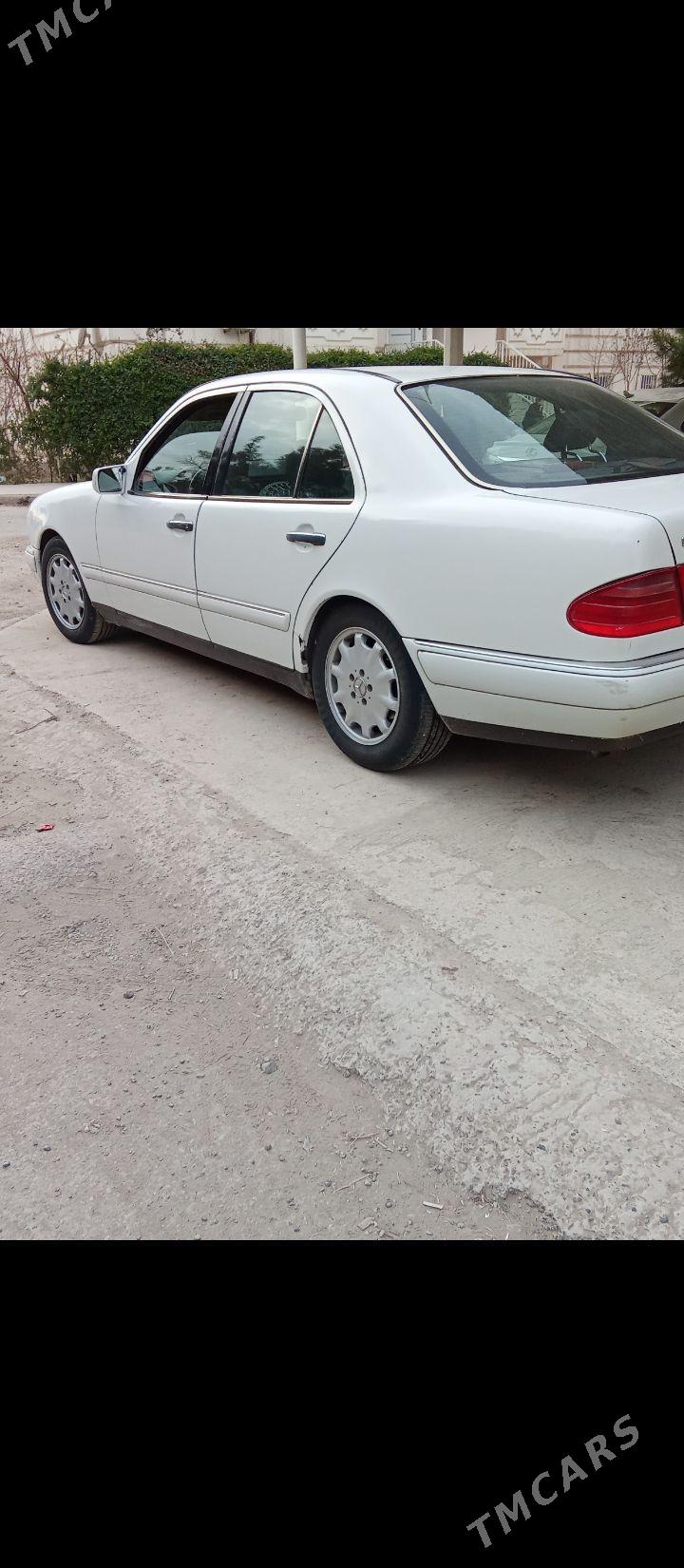 Mercedes-Benz E320 1997 - 59 000 TMT - Türkmenabat - img 1