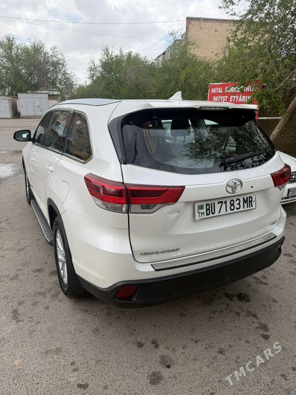 Toyota Highlander 2019 - 470 000 TMT - Мары - img 1