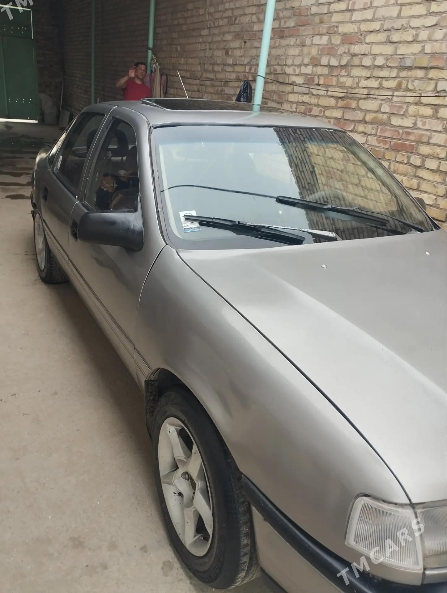 Opel Vectra 1990 - 30 000 TMT - Фарап - img 1