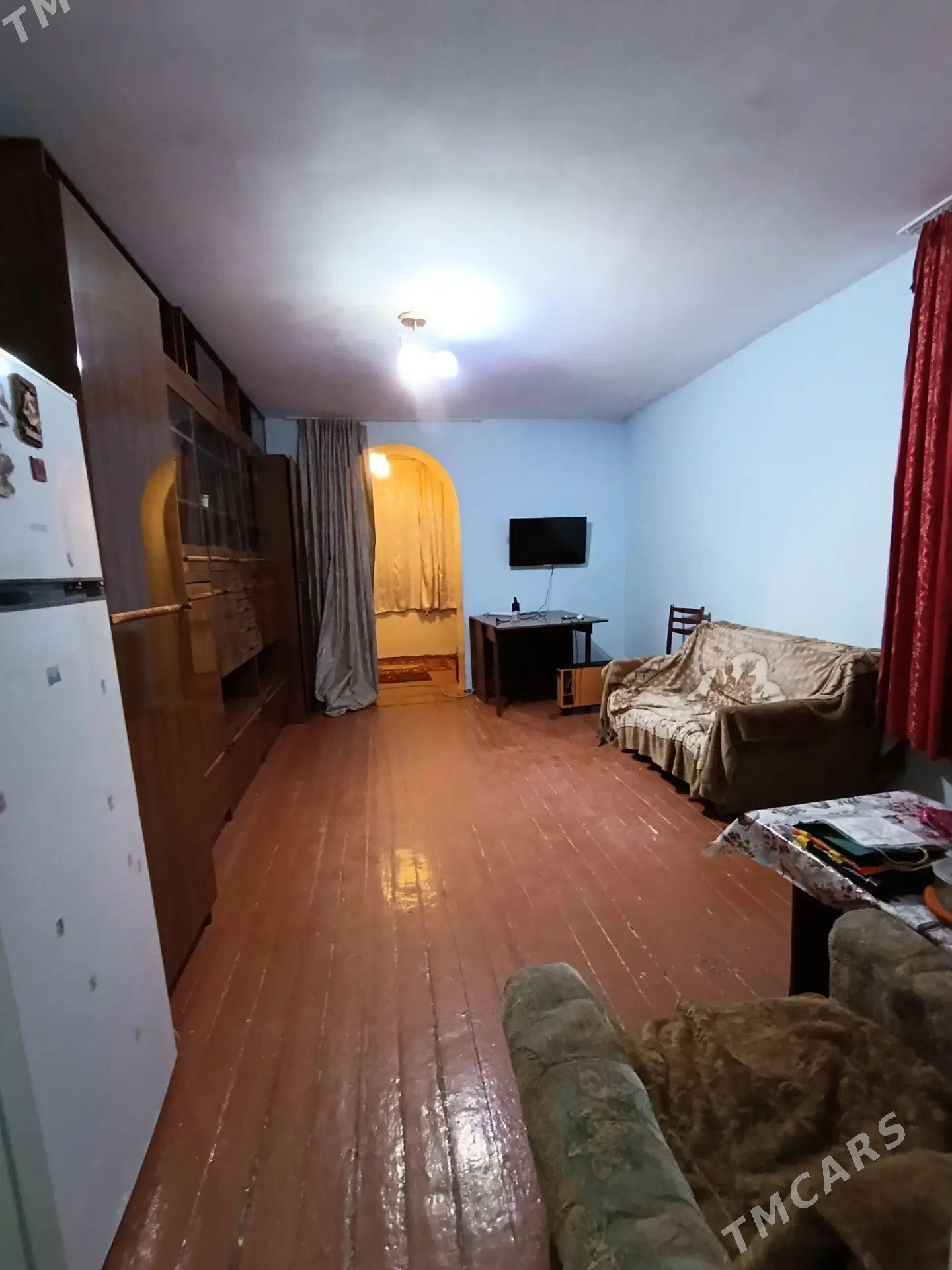 СРОЧНО 1 В 2 КОМ 2 ЭТАЖ - 30 mkr - img 1