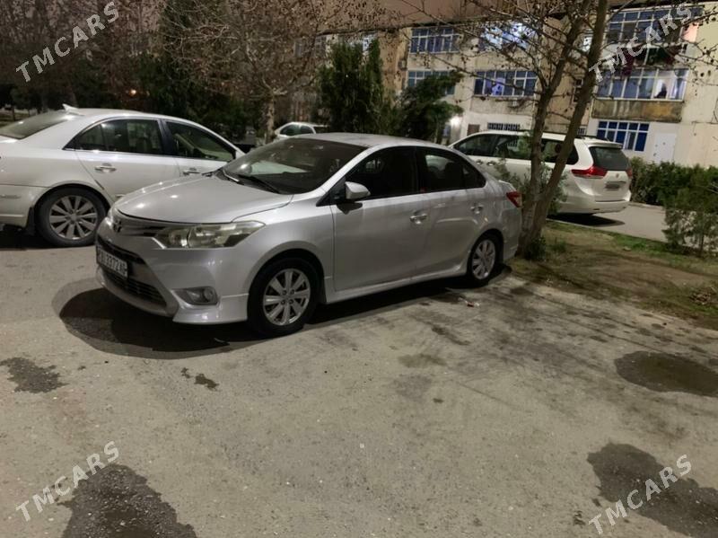 Toyota Yaris 2015 - 176 000 TMT - 5 мкр - img 1