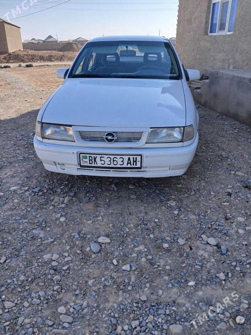 Opel Vectra 1990 - 43 000 TMT - Tejen - img 1