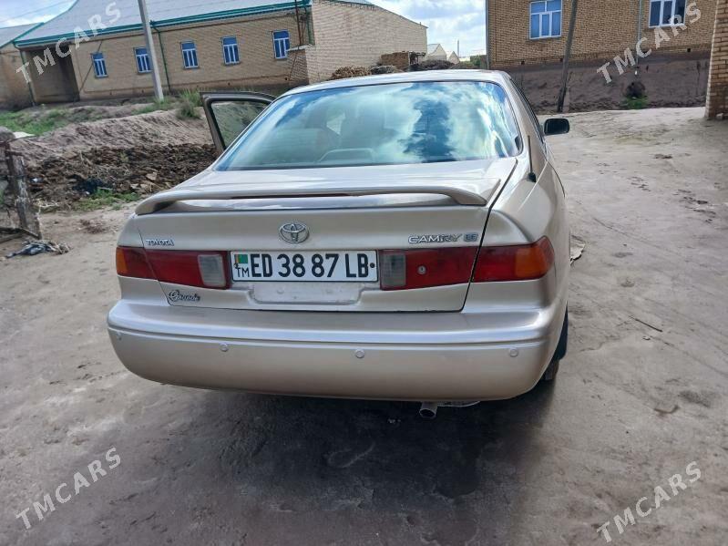 Toyota Camry 1999 - 125 000 TMT - Халач - img 1