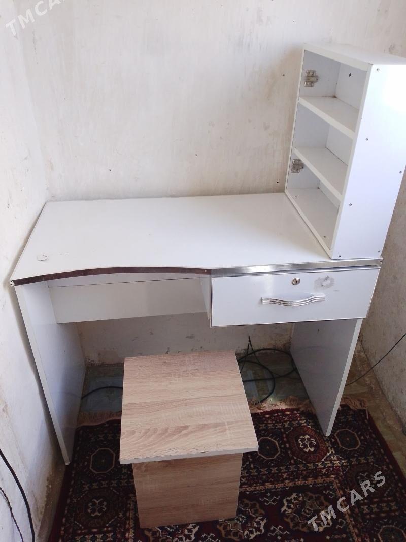 dyrnak stol - Baýramaly - img 1