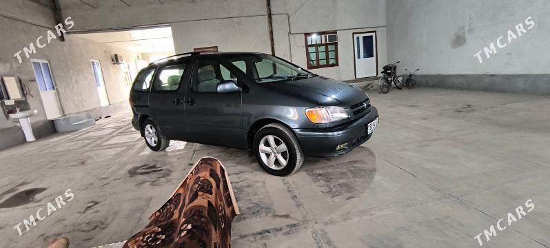 Toyota Sienna 2001 - 180 000 TMT - Çärjew - img 1