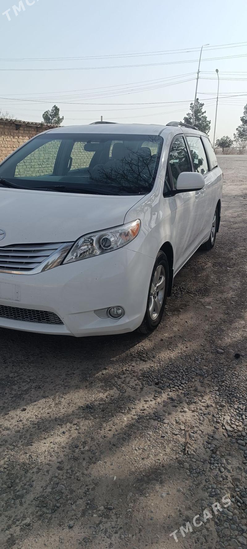Toyota Sienna 2015 - 370 000 TMT - Мары - img 1