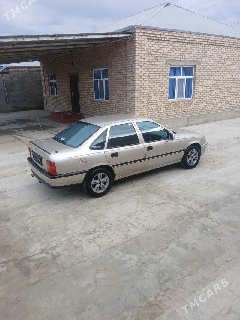 Opel Vectra 1992 - 51 000 TMT - Бахарден - img 1