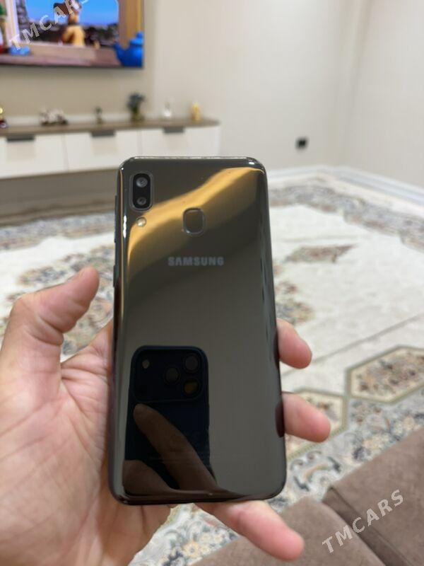 Samsung a20e - Köşi - img 1