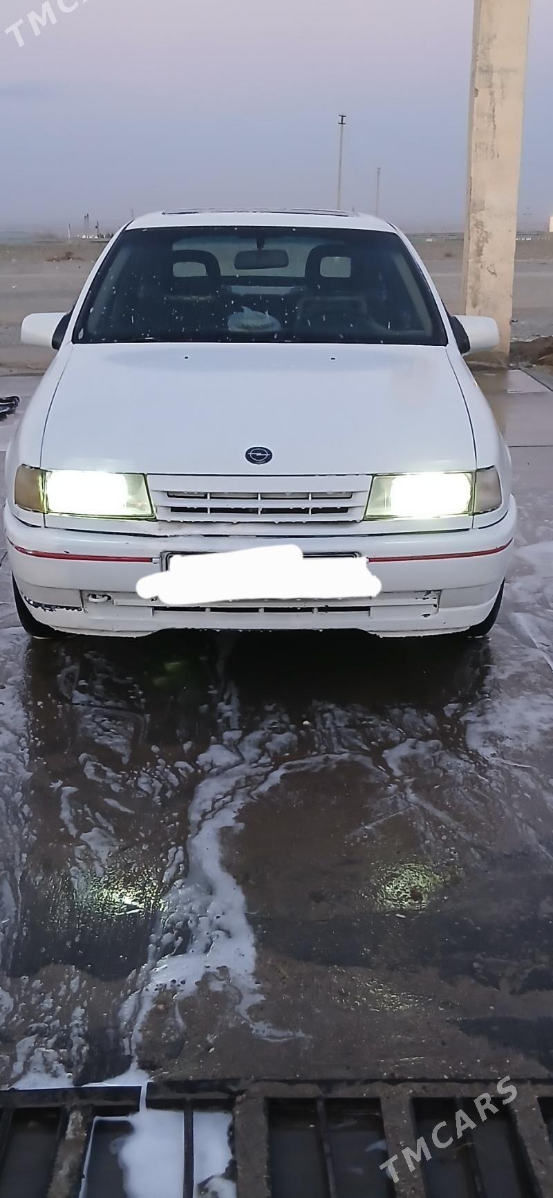Opel Vectra 1989 - 30 000 TMT - Бахарден - img 1