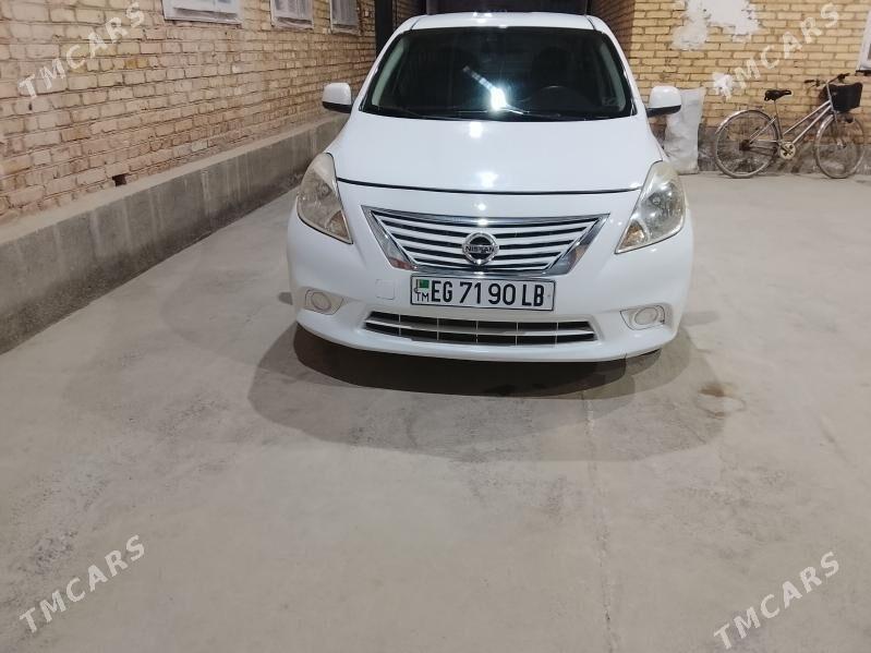 Nissan Versa 2013 - 135 000 TMT - Çärjew - img 1