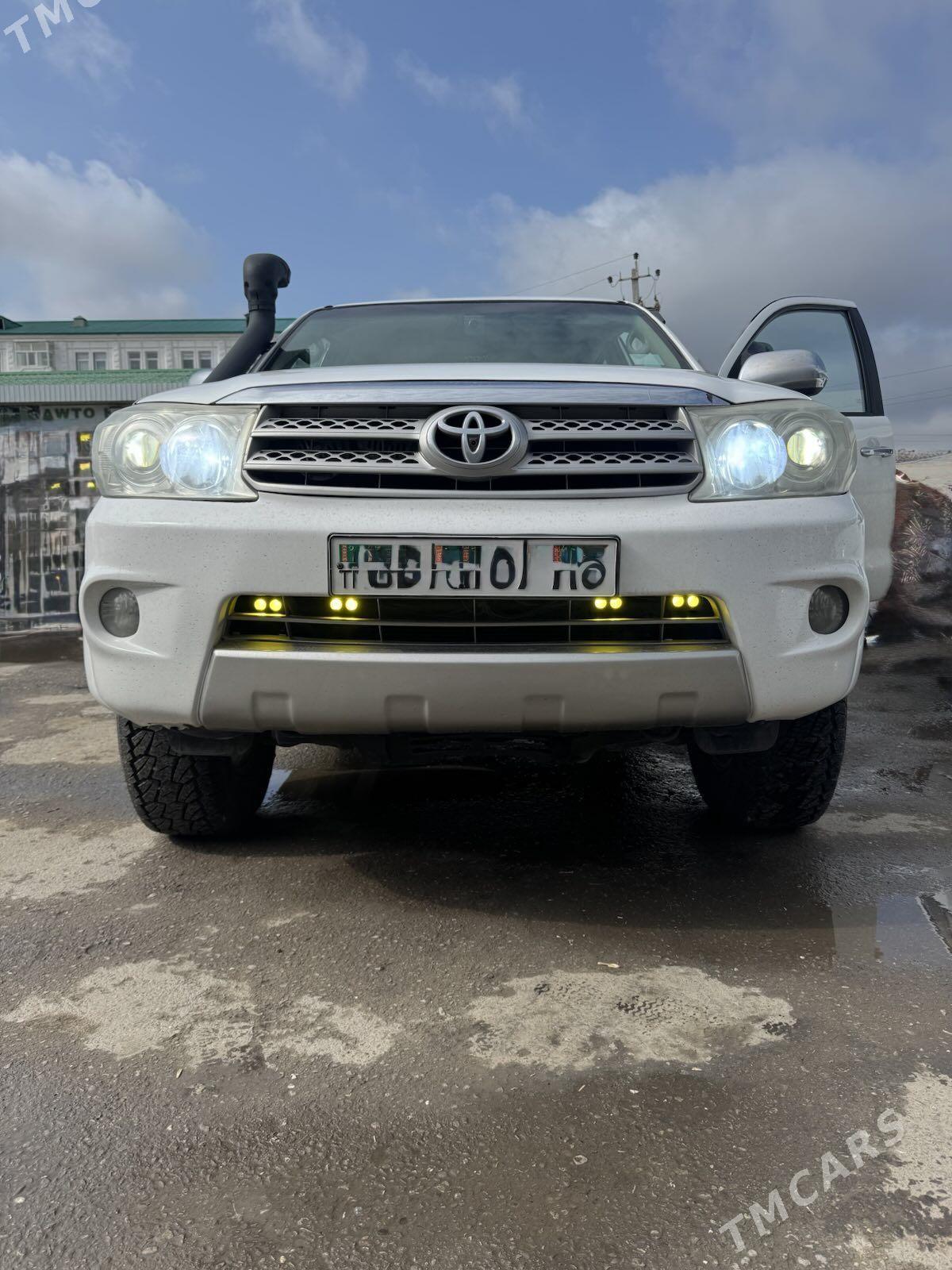Toyota Fortuner 2009 - 355 000 TMT - Aşgabat - img 1