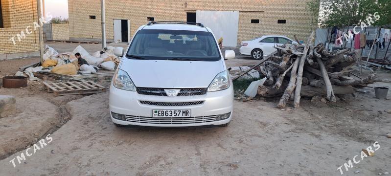 Toyota Sienna 2004 - 260 000 TMT - Мары - img 1