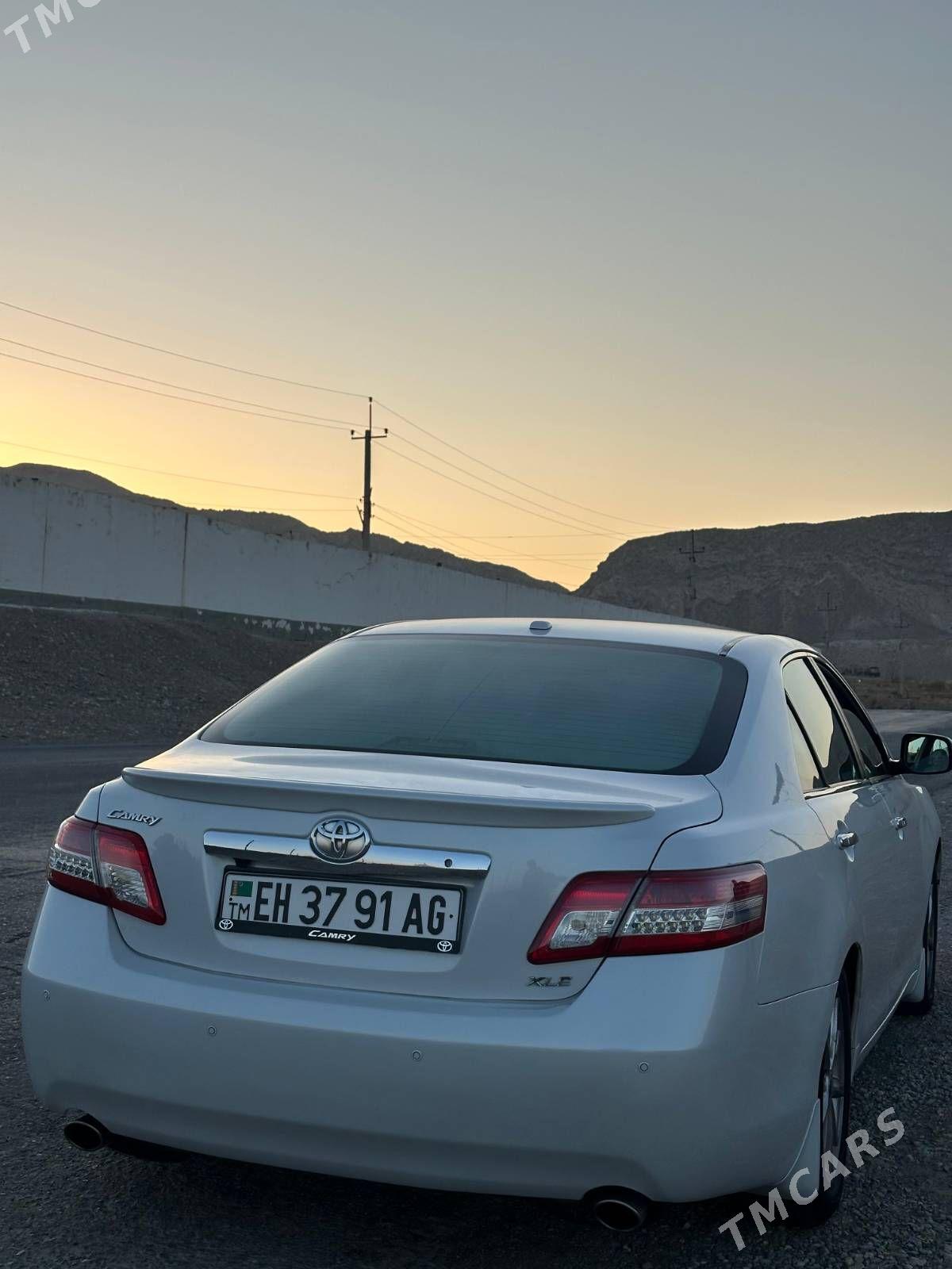 Toyota Camry 2011 - 300 000 TMT - 11 mkr - img 1