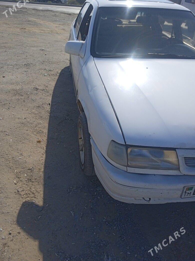 Opel Vectra 1990 - 22 000 TMT - Гарадамак Шор - img 1