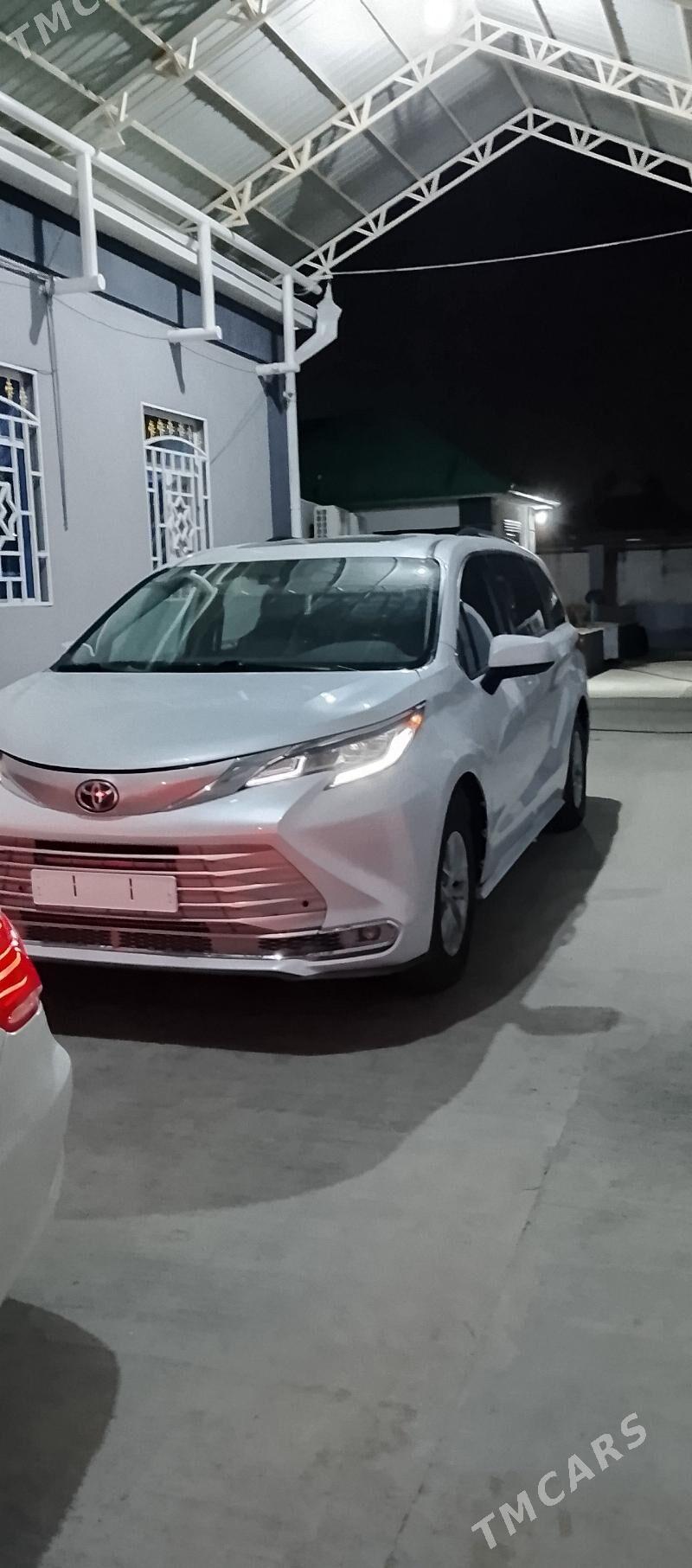 Toyota Sienna 2023 - 460 000 TMT - Бузмеин - img 1