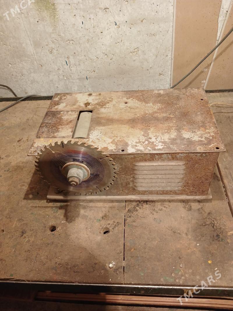 электрический  рубанок, пила - Мары - img 1