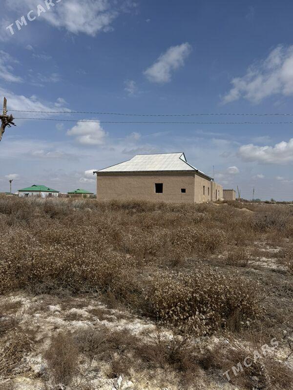 Jay - Гурбансолтан Едже - img 1