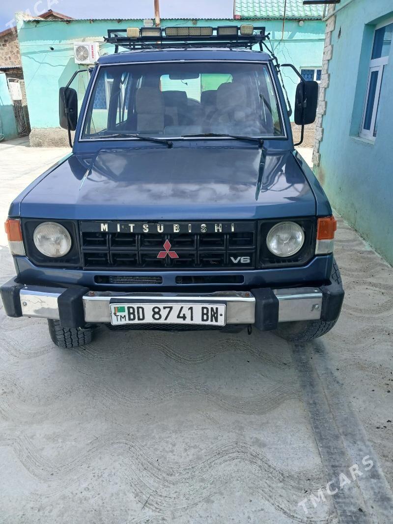 Mitsubishi Canter 1989 - 55 000 TMT - Берекет - img 1