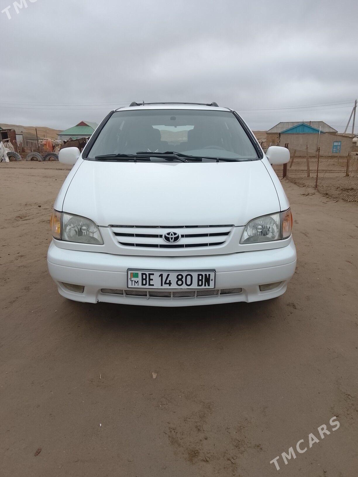 Toyota Sienna 2001 - 160 000 TMT - Этрек - img 1