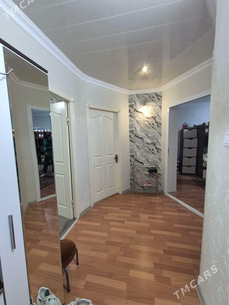 9 mkr 3 komnat 3 etaj - 9 мкр - img 1