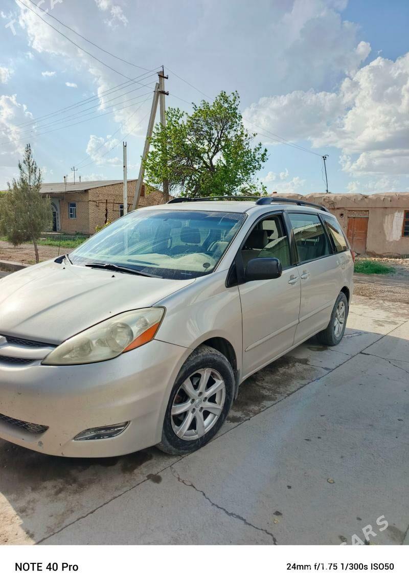 Toyota Sienna 2008 - 246 000 TMT - Дянев - img 1