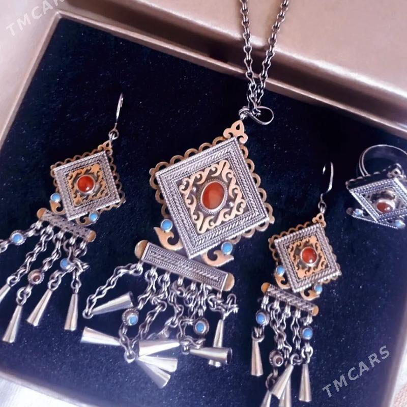 Kumus gyzyl cayylan komplekt - Байрамали - img 1