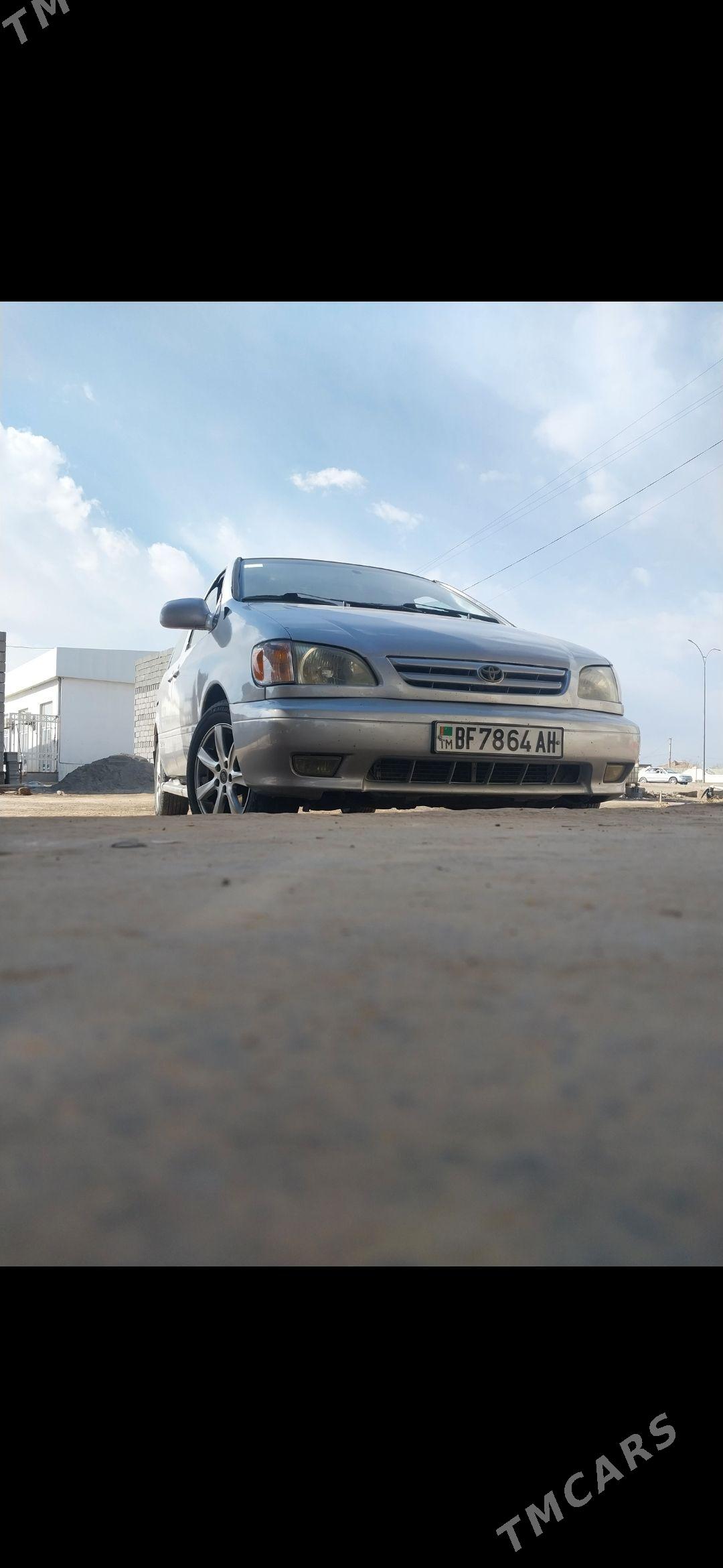 Toyota Sienna 2002 - 180 000 TMT - Теджен - img 1