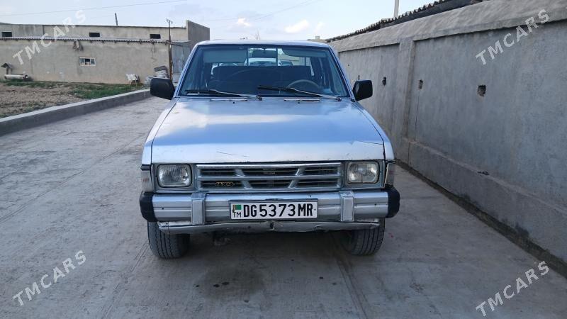 Nissan Navara 1992 - 48 000 TMT - Türkmengala - img 1
