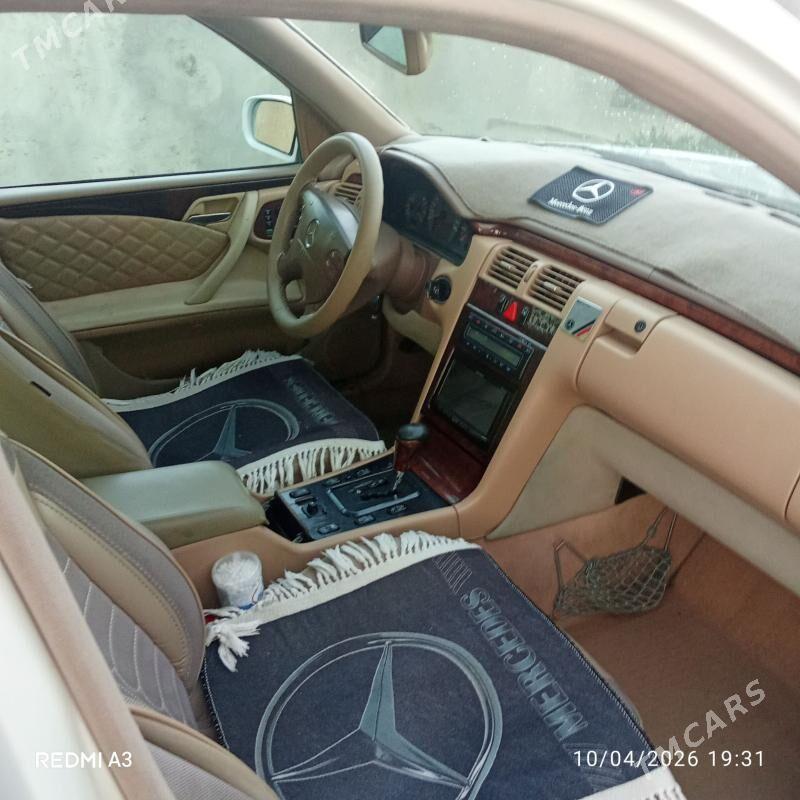 Mercedes-Benz E320 2000 - 135 000 TMT - Gyzylarbat - img 1