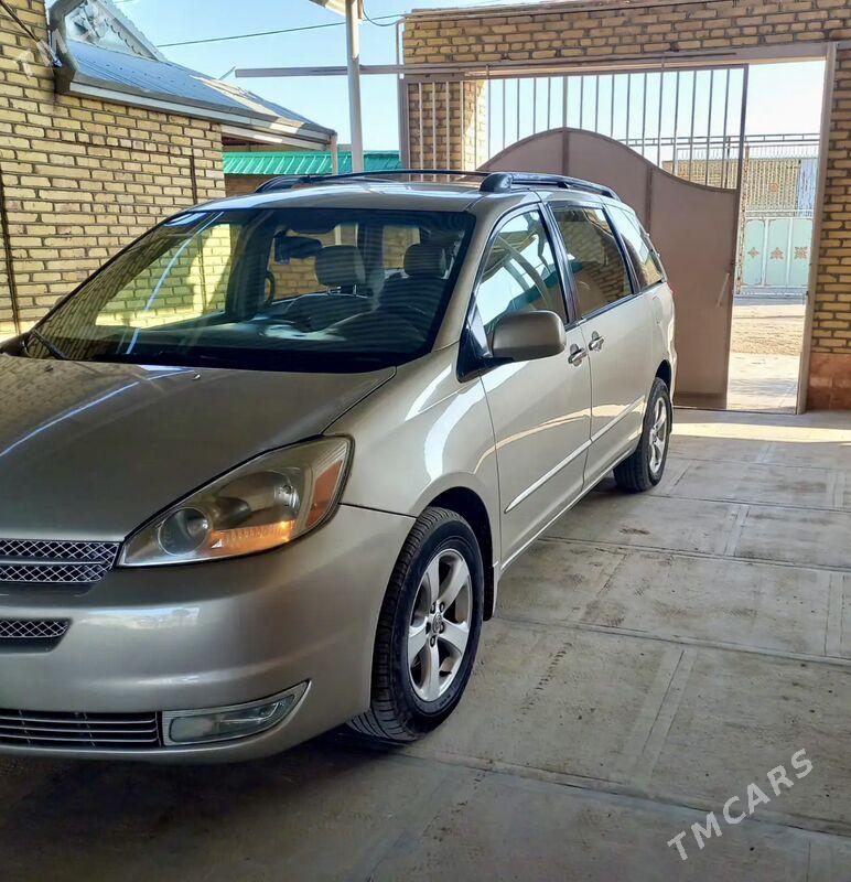Toyota Sienna 2004 - 253 000 TMT - Мары - img 1