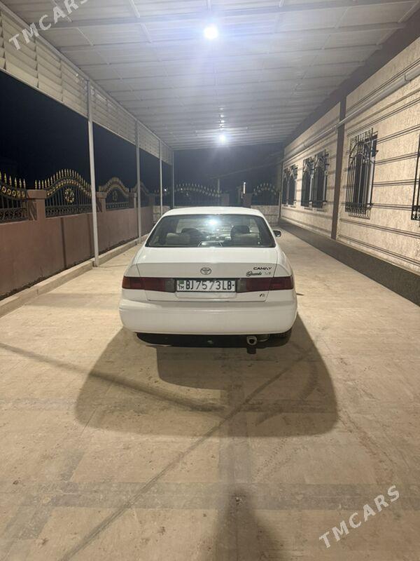 Toyota Camry 2000 - 130 000 TMT - Saýat - img 1