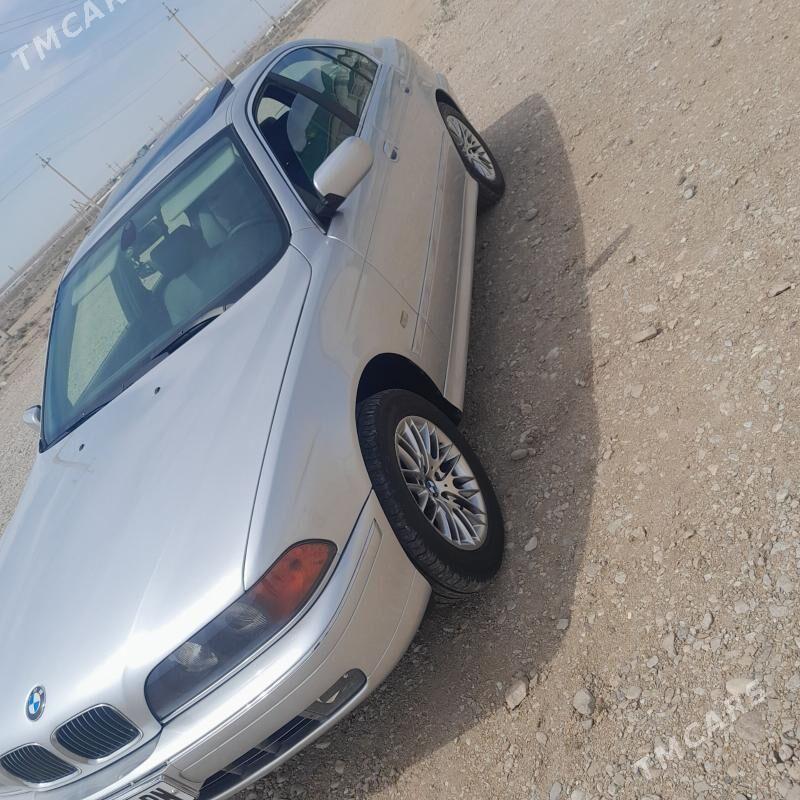 BMW E39 2000 - 120 000 TMT - Балканабат - img 1