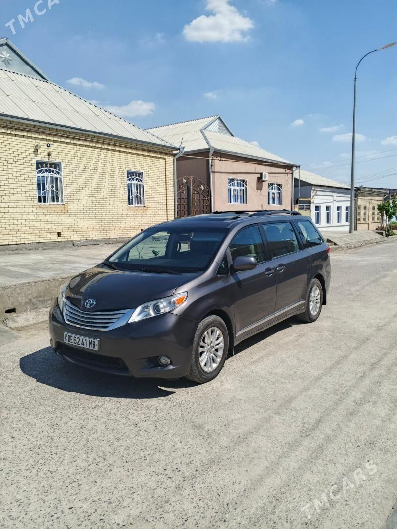 Toyota Sienna 2010 - 315 000 TMT - Мары - img 1