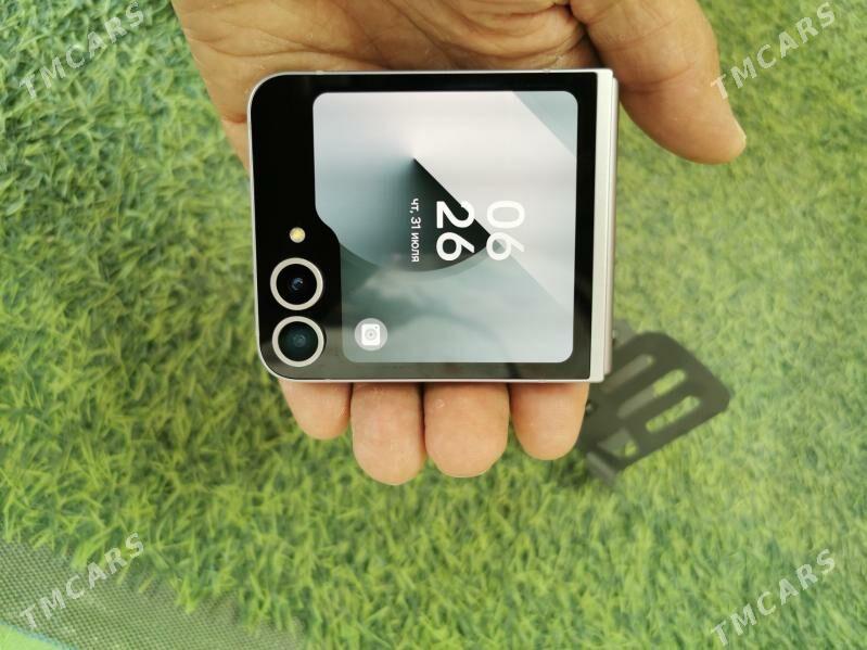 Galaxy Z Flip 6 - Мары - img 1