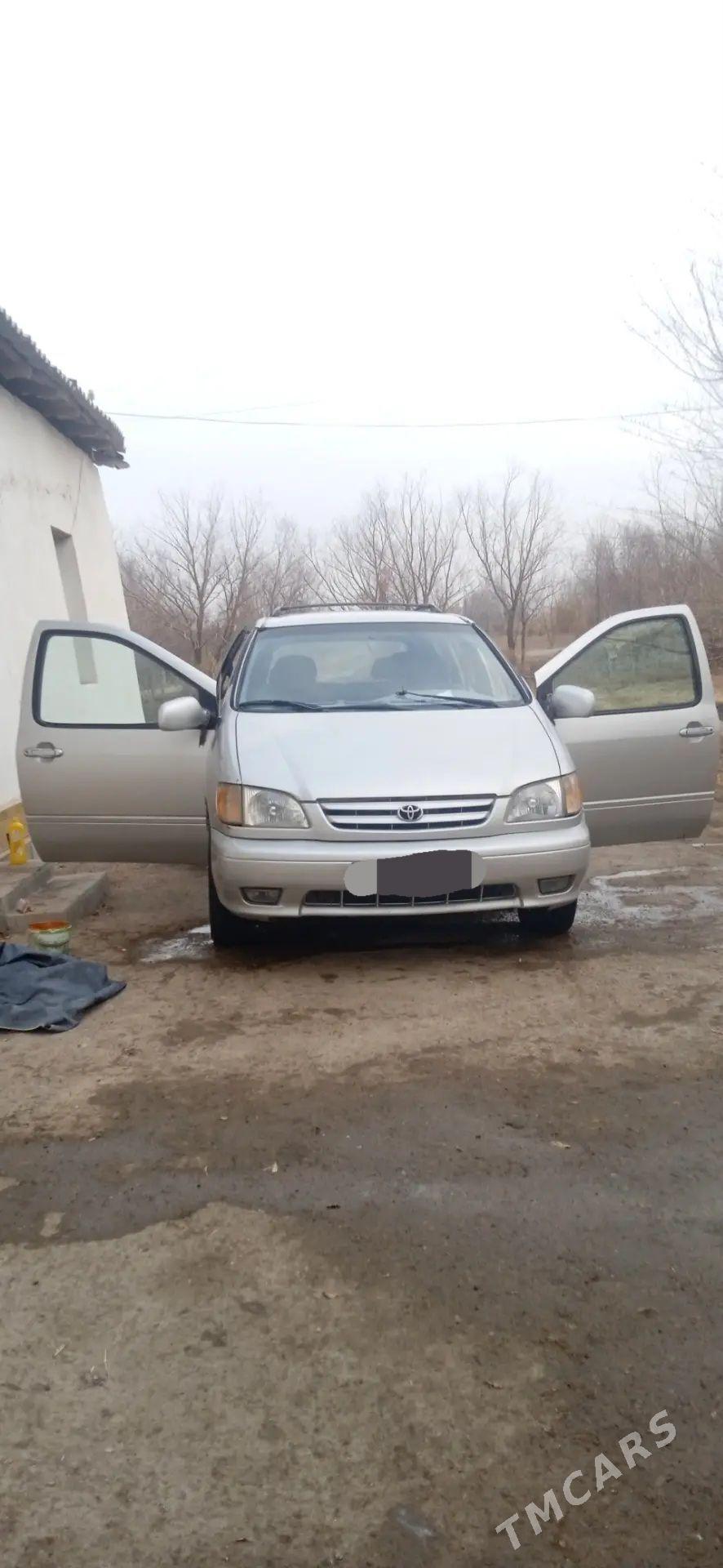 Toyota Sienna 2002 - 195 000 TMT - Гурбансолтан Едже - img 1