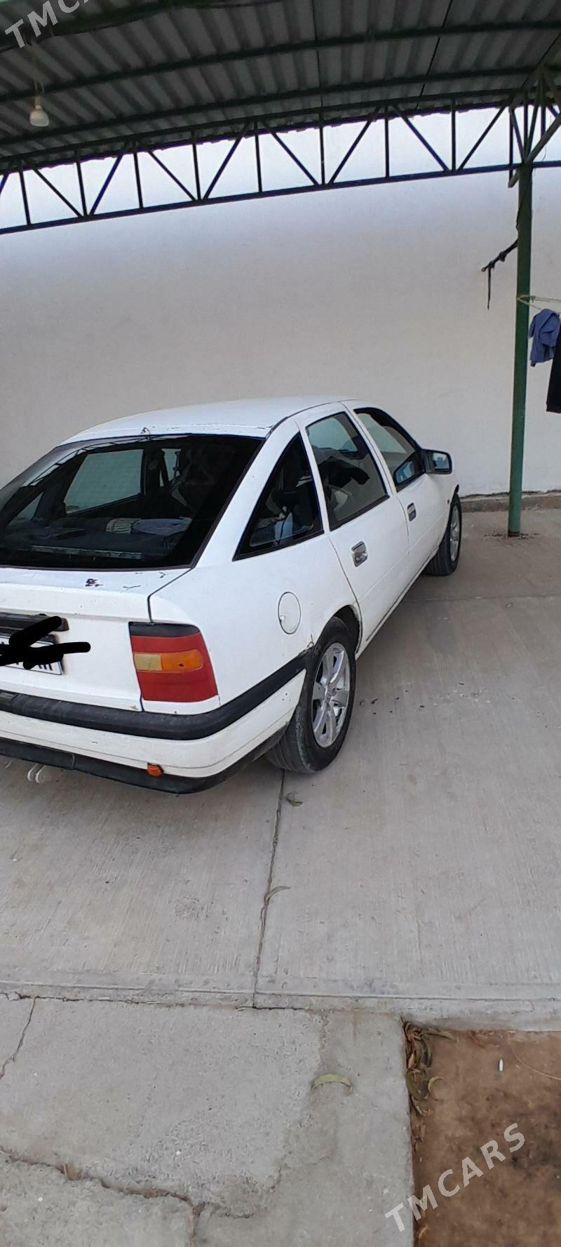 Opel Vectra 1991 - 25 000 TMT - Яшлык - img 1