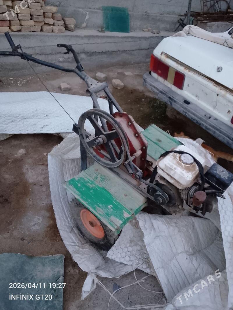 ýer sürýän - Туркменабат - img 1