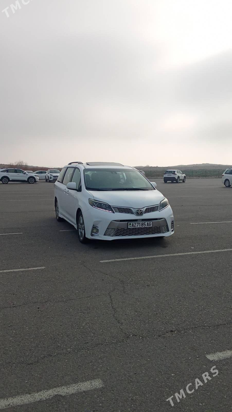 Toyota Sienna 2018 - 392 000 TMT - "Altyn Asyr" Gündogar bazary (Jygyllyk) - img 1