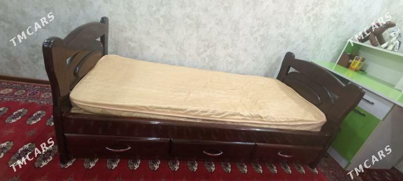 krowat, stol - Mary - img 1