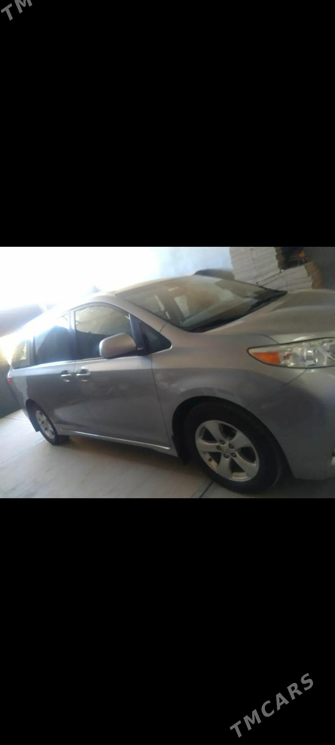 Toyota Sienna 2016 - 365 000 TMT - Дашогуз - img 1