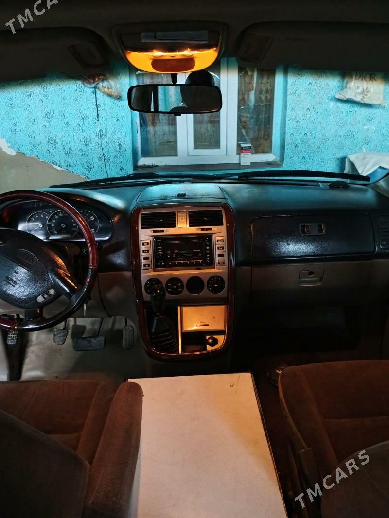 Kia Carnival 2002 - 70 000 TMT - Дашогуз - img 1