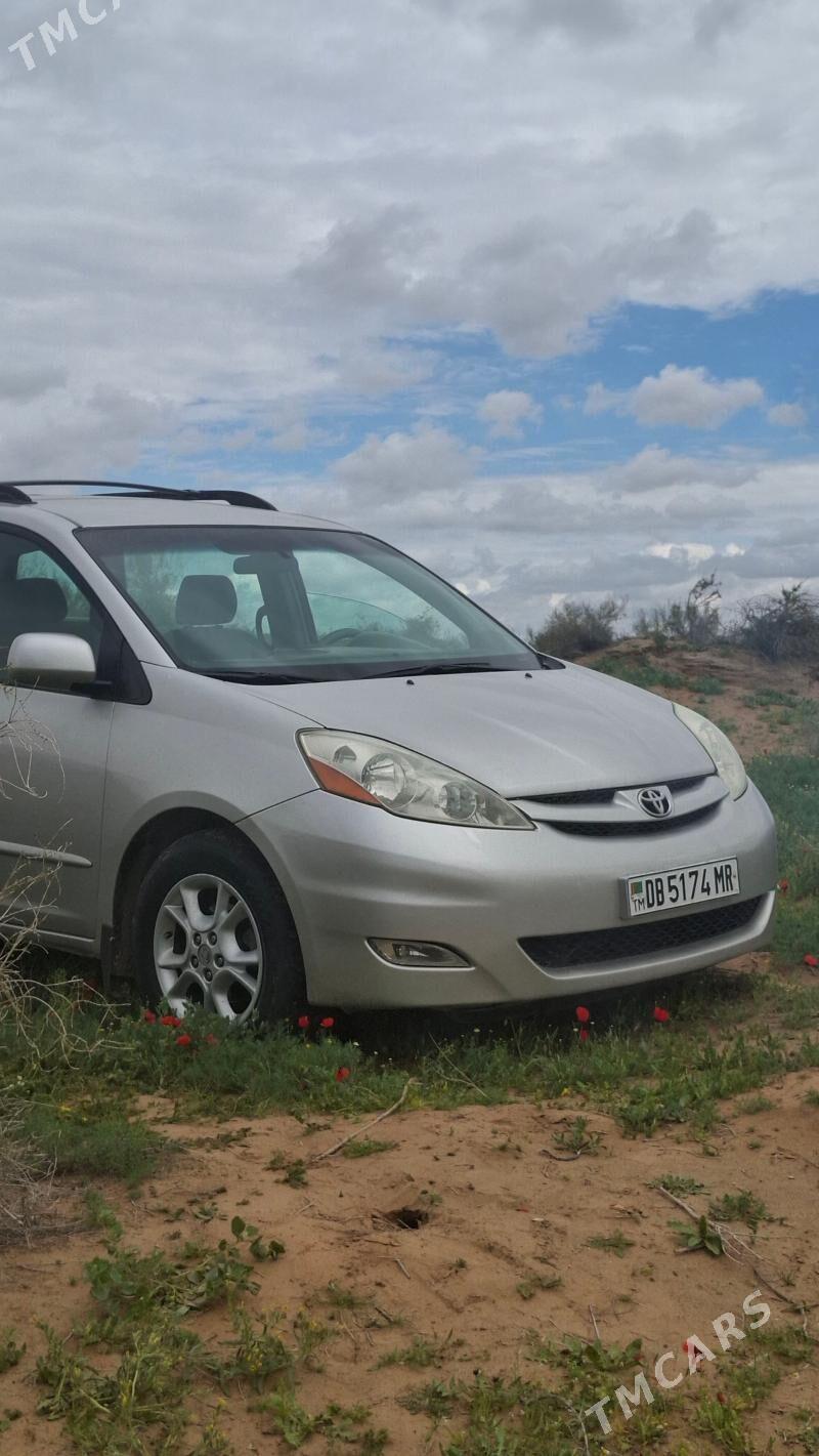 Toyota Sienna 2006 - 240 000 TMT - Сакарчага - img 1