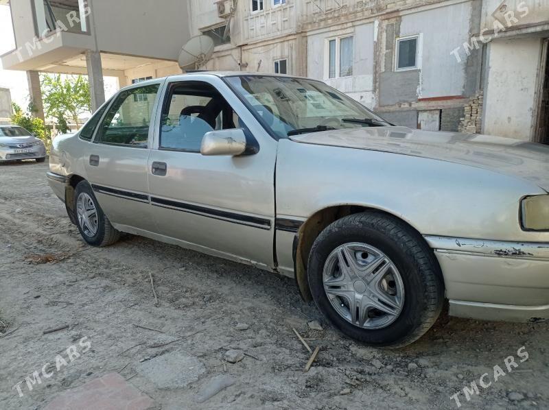 Opel Vectra 1990 - 22 000 TMT - Мары - img 1
