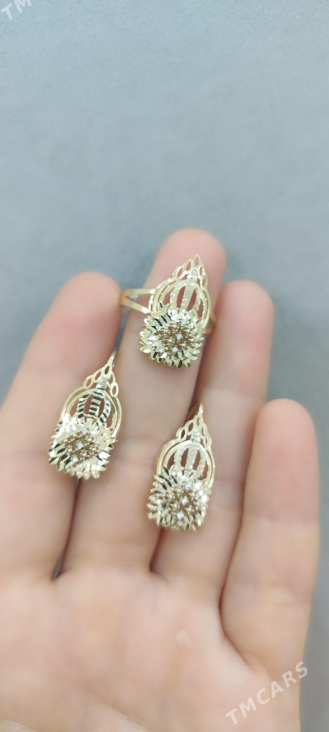 gyzyl Kamplekt - Мир 2 - img 1