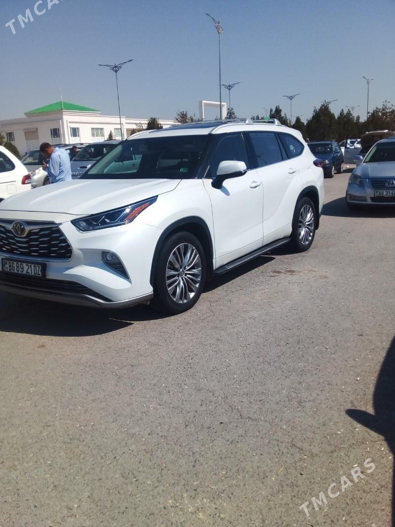 Toyota Highlander 2022 - 650 000 TMT - Şabat etr. - img 1